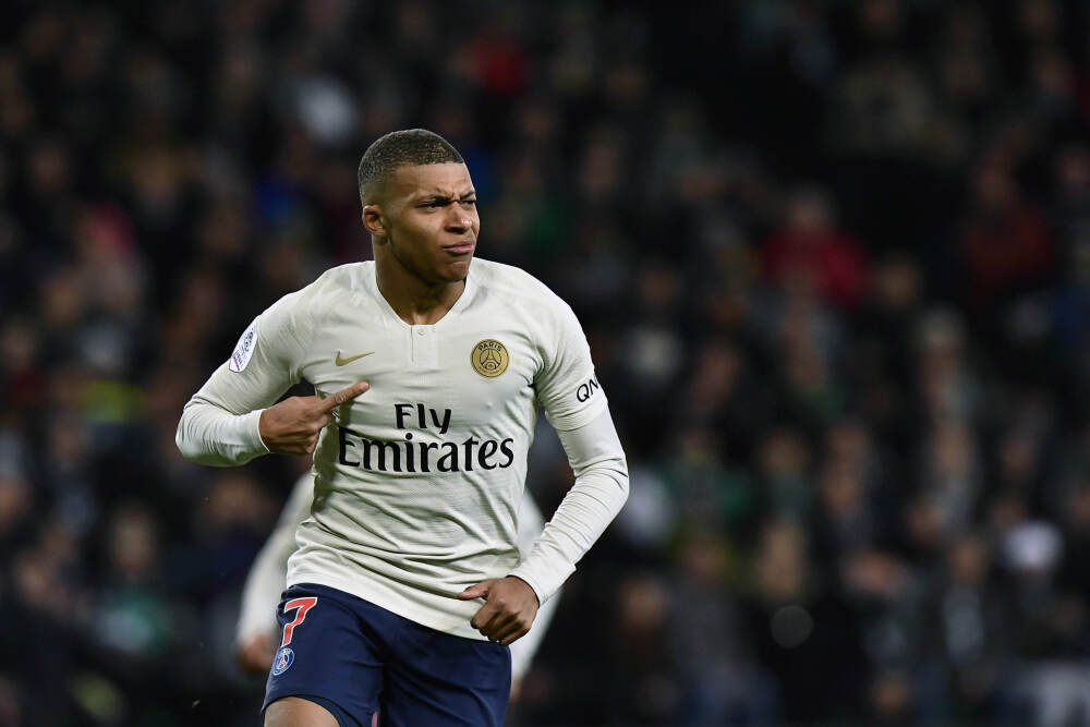 民调显示马克龙支持率跌至其法国总统生涯最低点